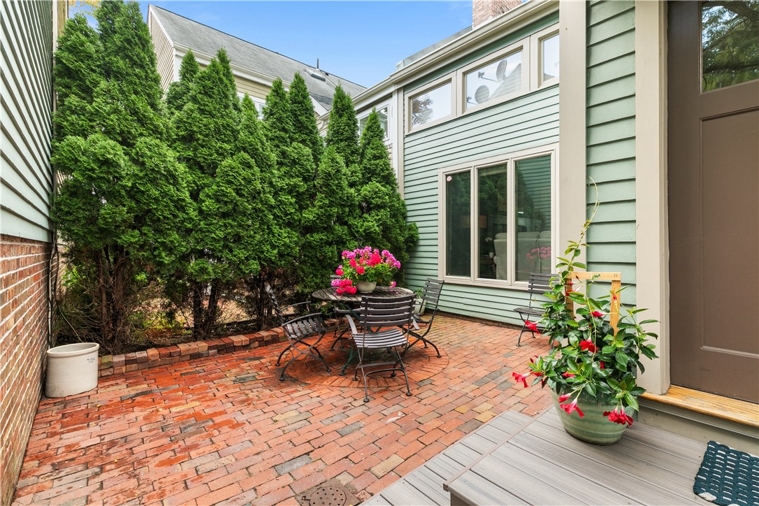 33 Pratt Street Providence, RI 02906 - Photo 3 of 48