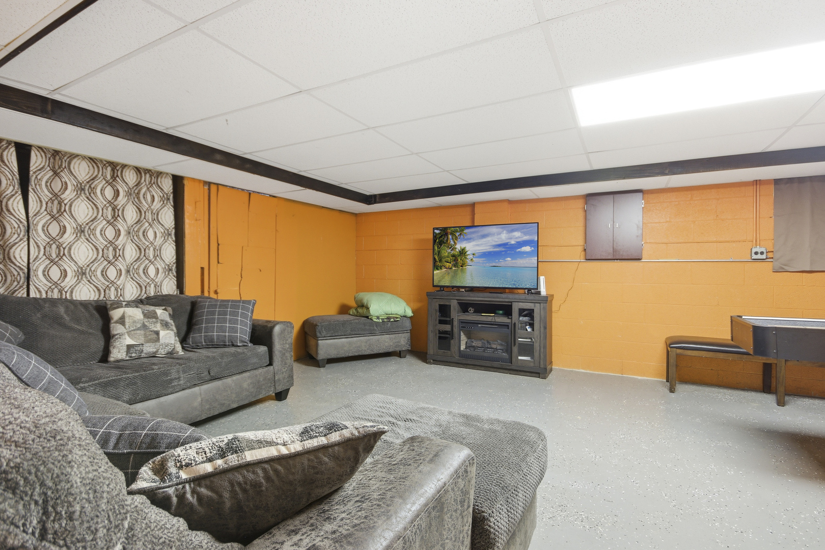 18655 Sherman Street Lansing, IL 60438 - Photo 17 of 21 a living room with furniture and a flat screen tv