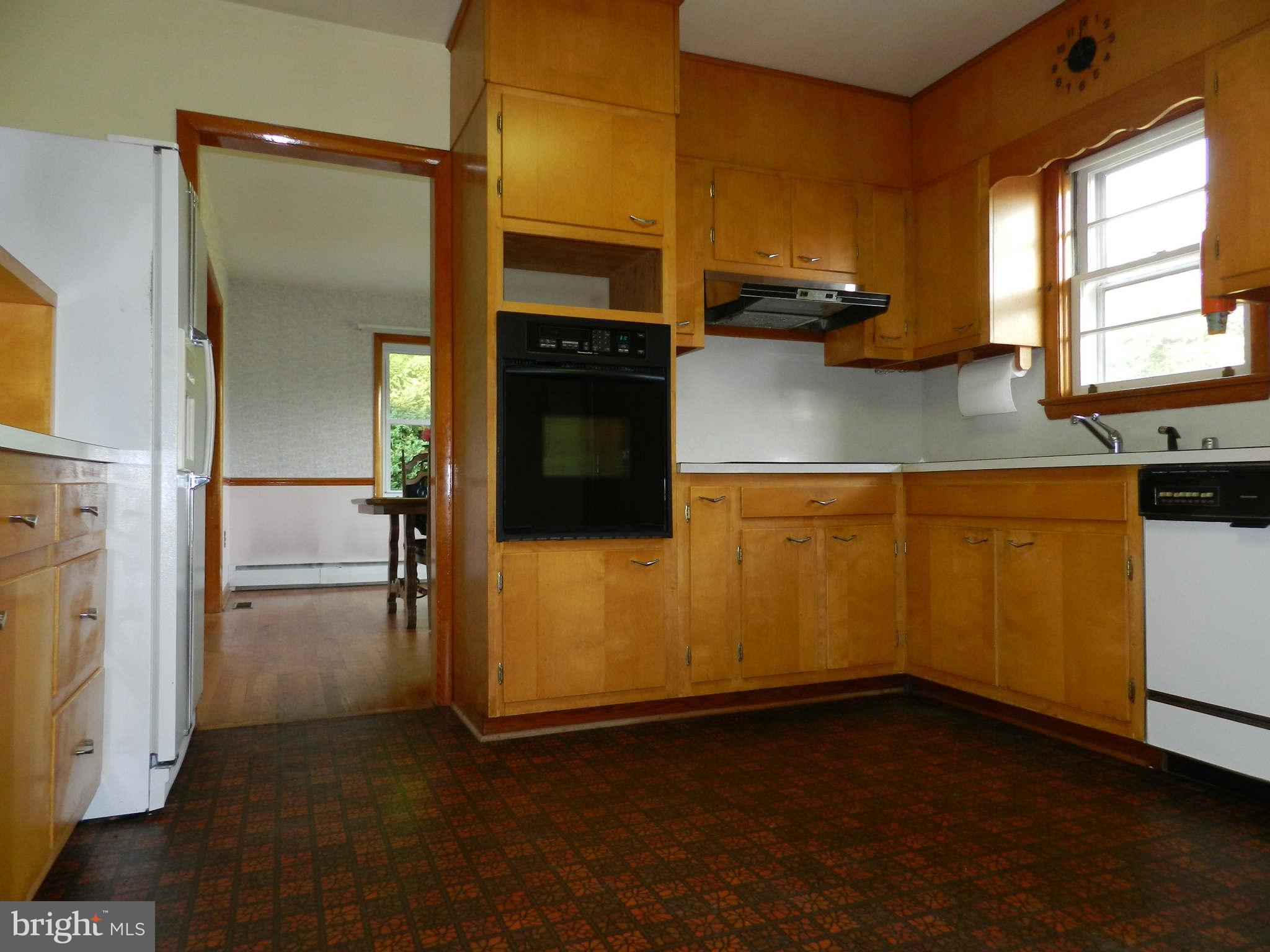 7135 Bowers Road Frederick, MD 21702 - Photo 12 of 30 a kitchen with a refrigerator and a stove