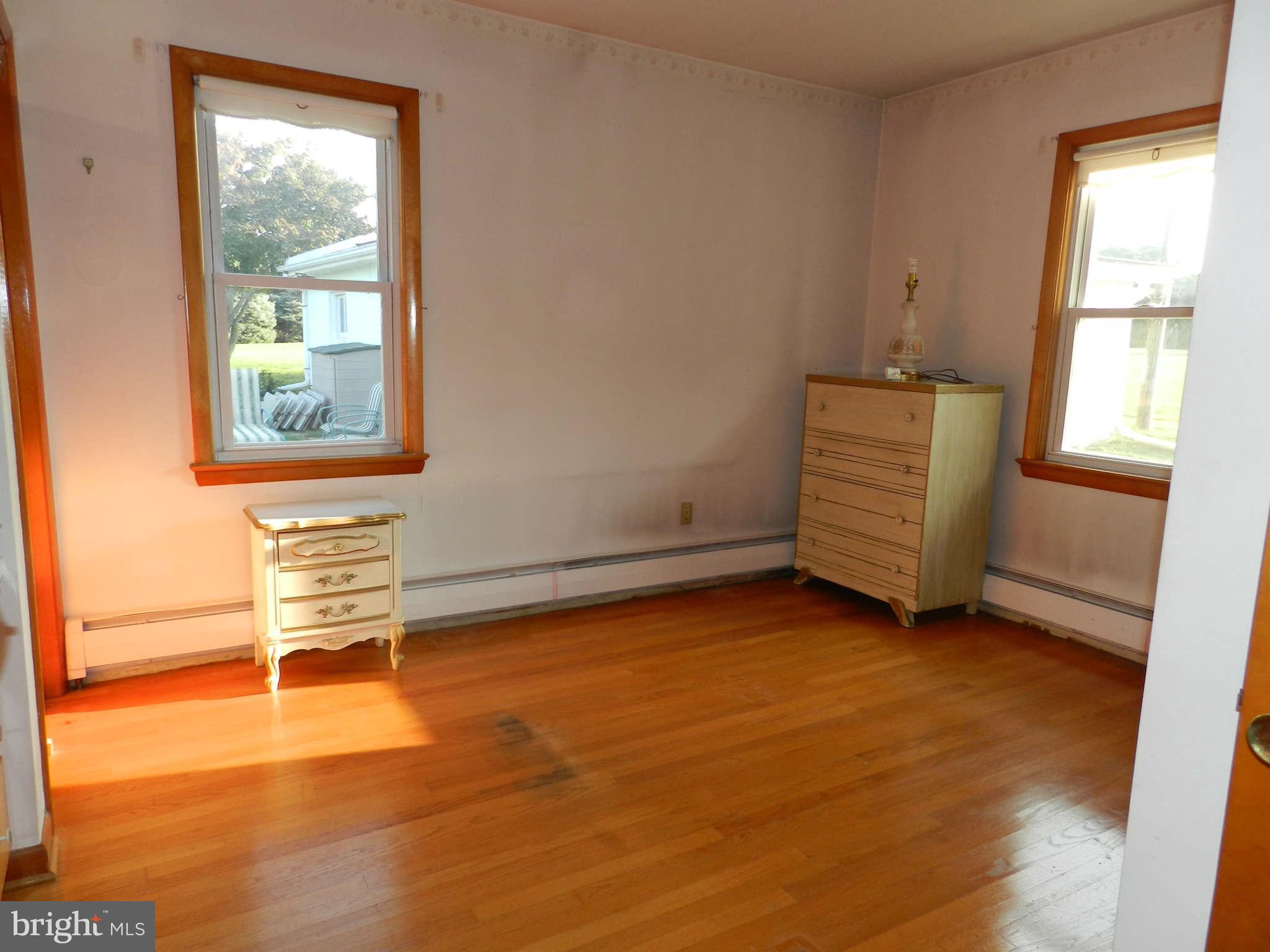 7135 Bowers Road Frederick, MD 21702 - Photo 18 of 30 an empty room with windows