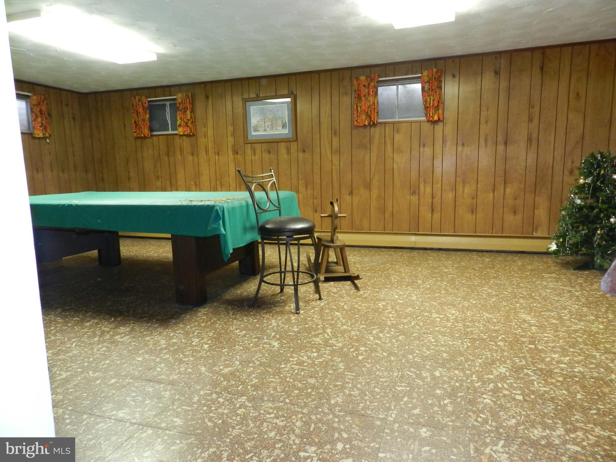 7135 Bowers Road Frederick, MD 21702 - Photo 20 of 30 a room with a table and a chair