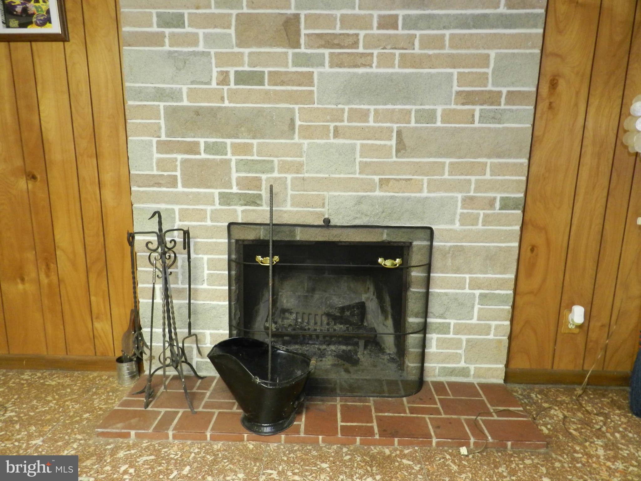 7135 Bowers Road Frederick, MD 21702 - Photo 22 of 30 a bathroom with a window