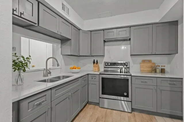 $1,900 | 11002 Hammerly Boulevard, Unit 61, Houston, TX 77043