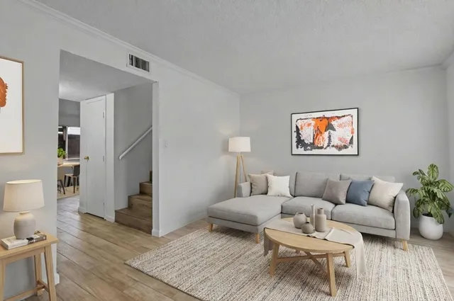 $1,900 | 11002 Hammerly Boulevard, Unit 61, Houston, TX 77043