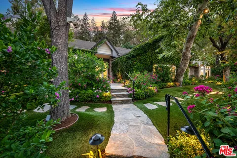 $4,995,000 | 19012 Dorlon Drive, Tarzana, CA 91356