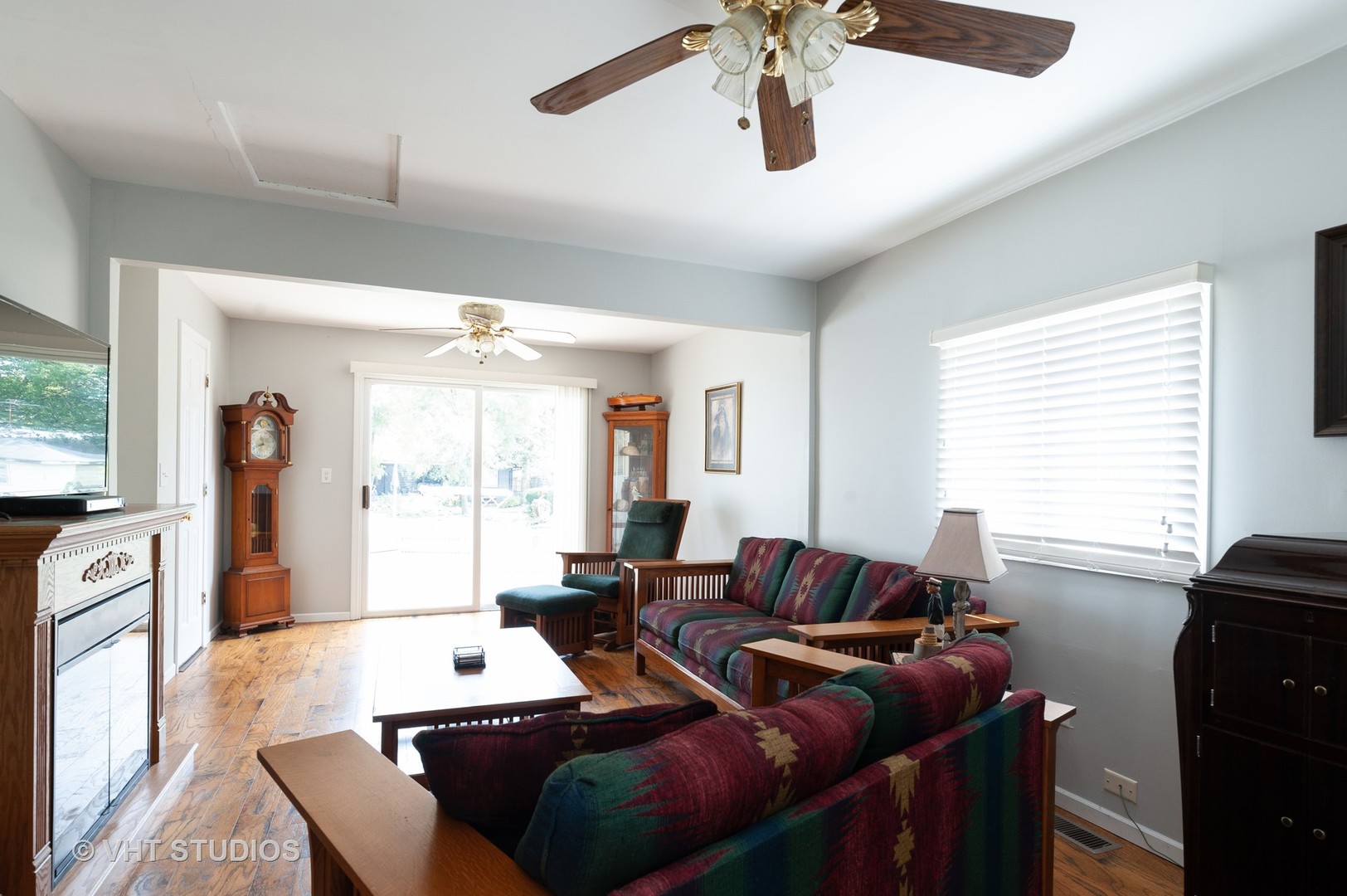 127 Bay Road Fox Lake, IL 60020 - Photo 4 of 17