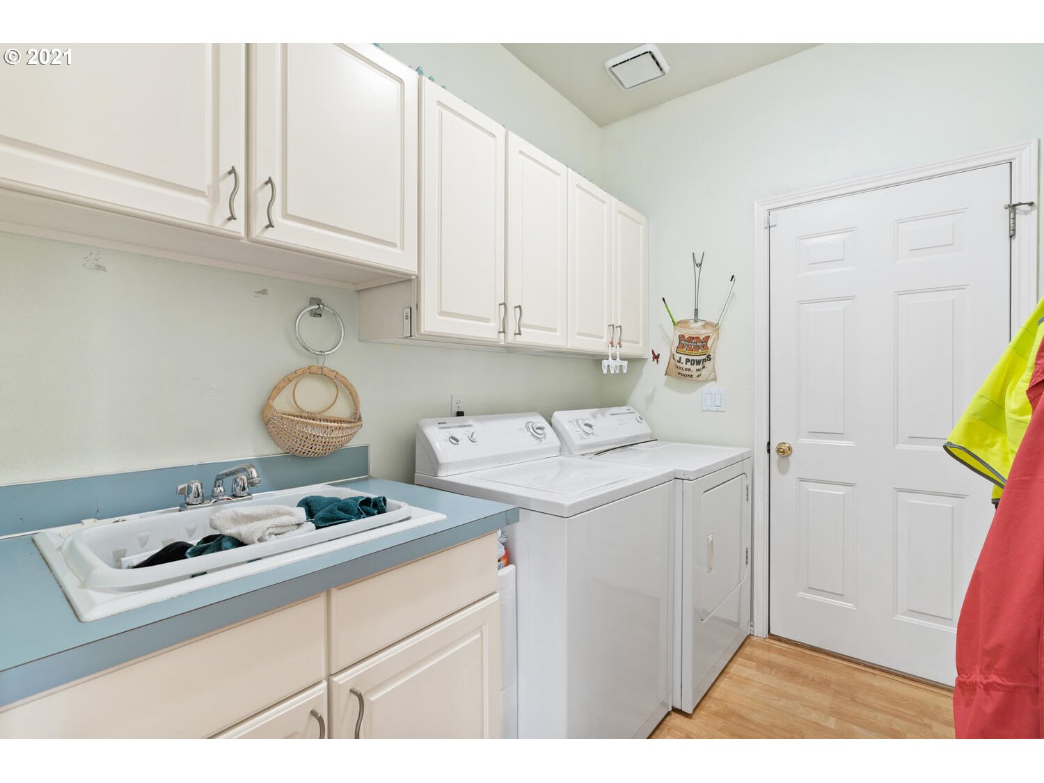 16980 Southwest Ferrelo Place Beaverton, OR 97007 - Photo 12 of 32 a kitchen with a sink and cabinets