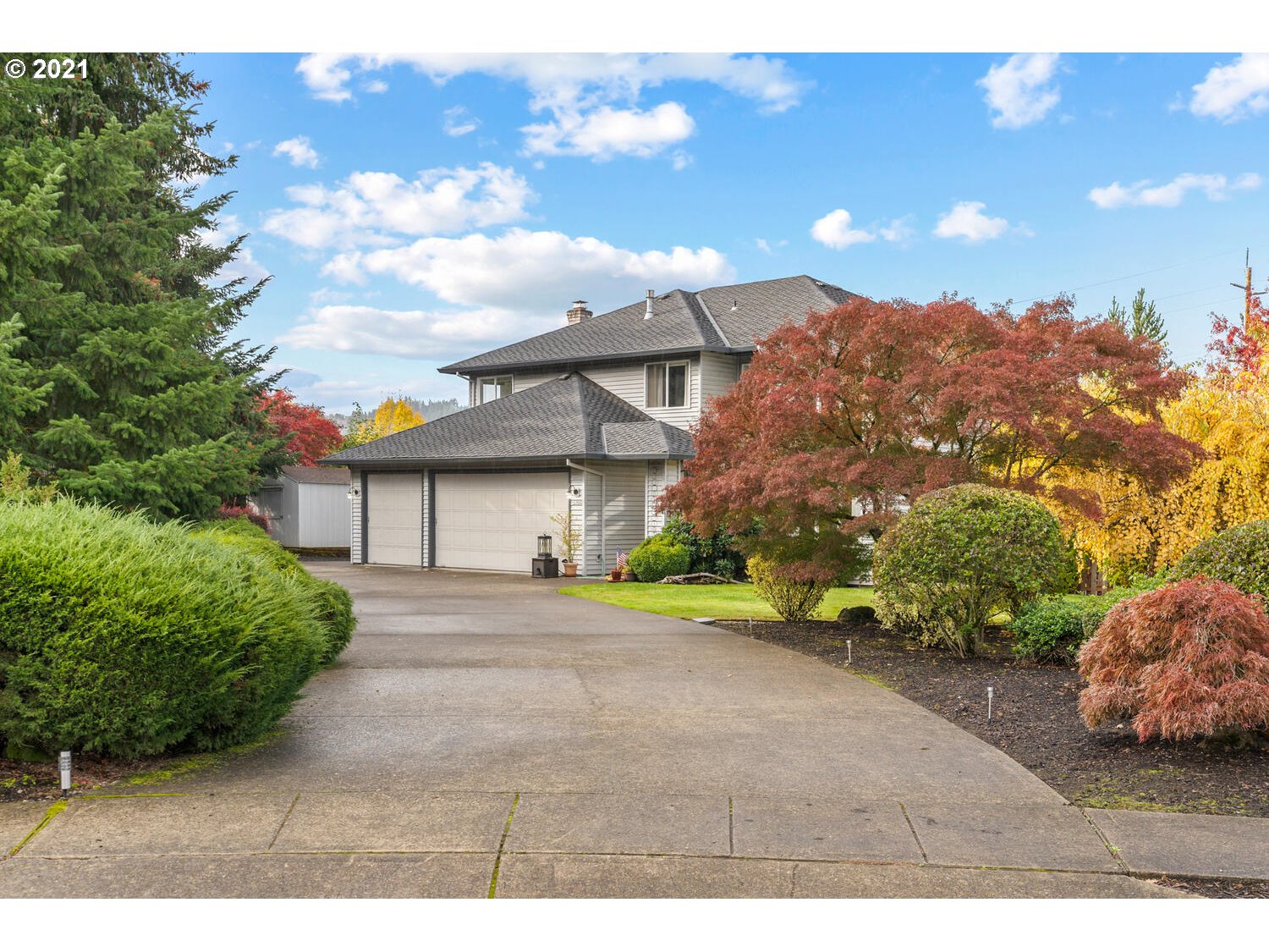 16980 Southwest Ferrelo Place Beaverton, OR 97007 - Photo 2 of 32 a view of a backyard