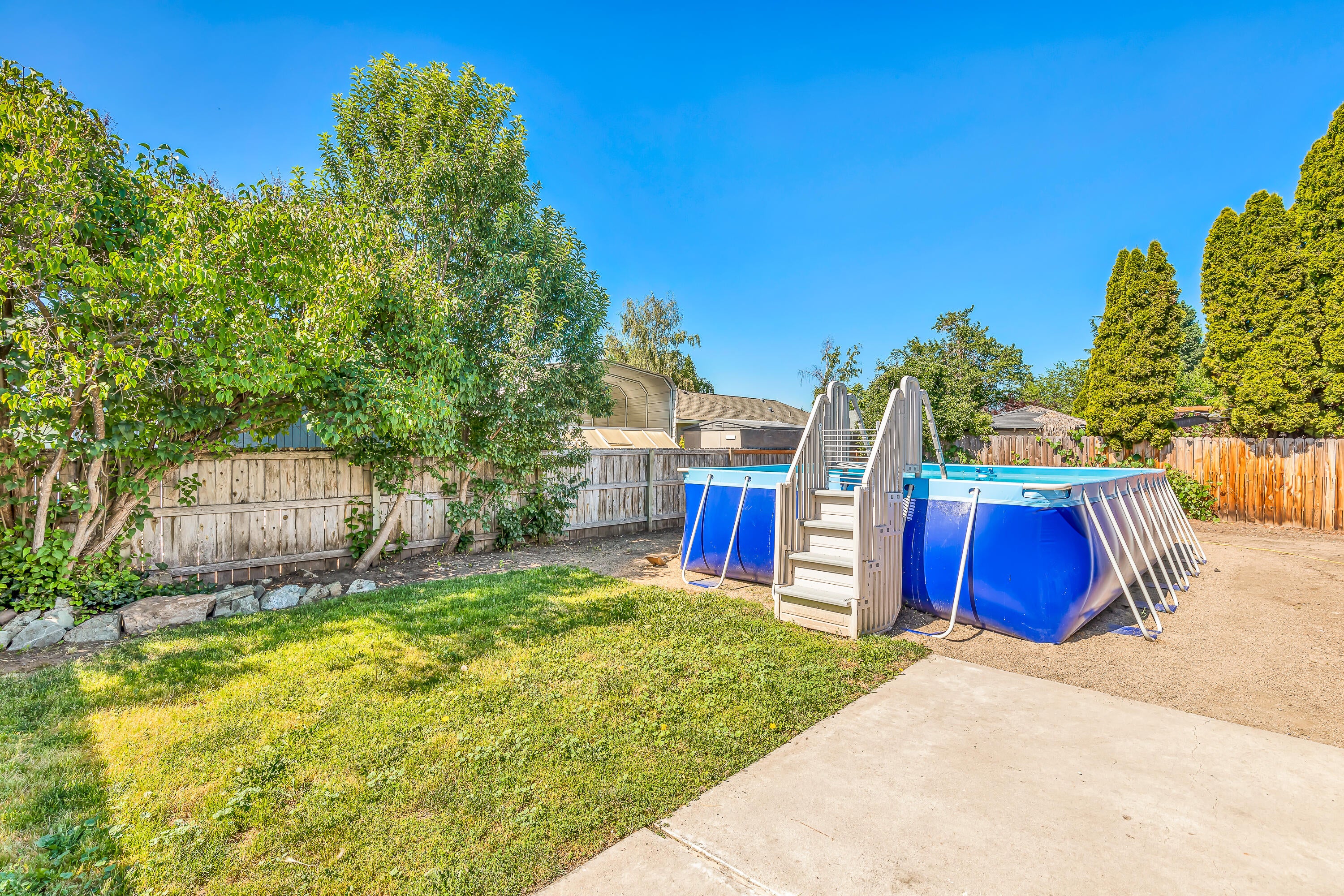 660 Hopkins Road Central Point, OR 97502 - Photo 23 of 25 Back with Pool