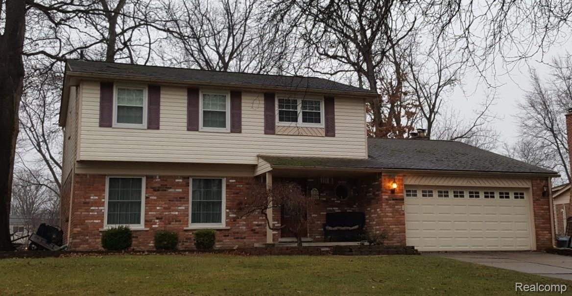 8463 Hampton Road Grosse Ile, MI 48138 - Photo 1 of 37 Front elevation