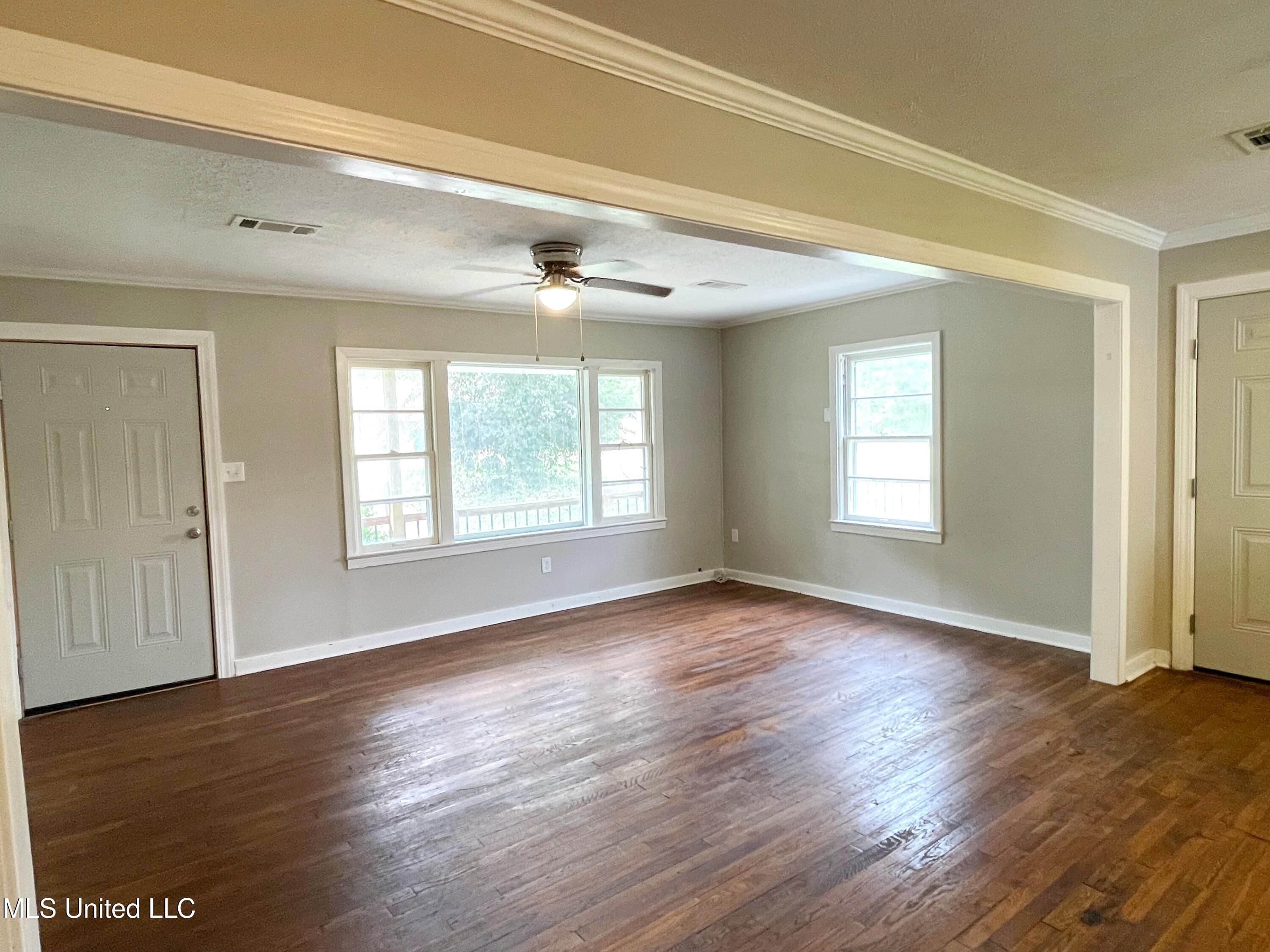 614 Naylor Street Carthage, MS 39051 - Photo 3 of 19 IMG_0504