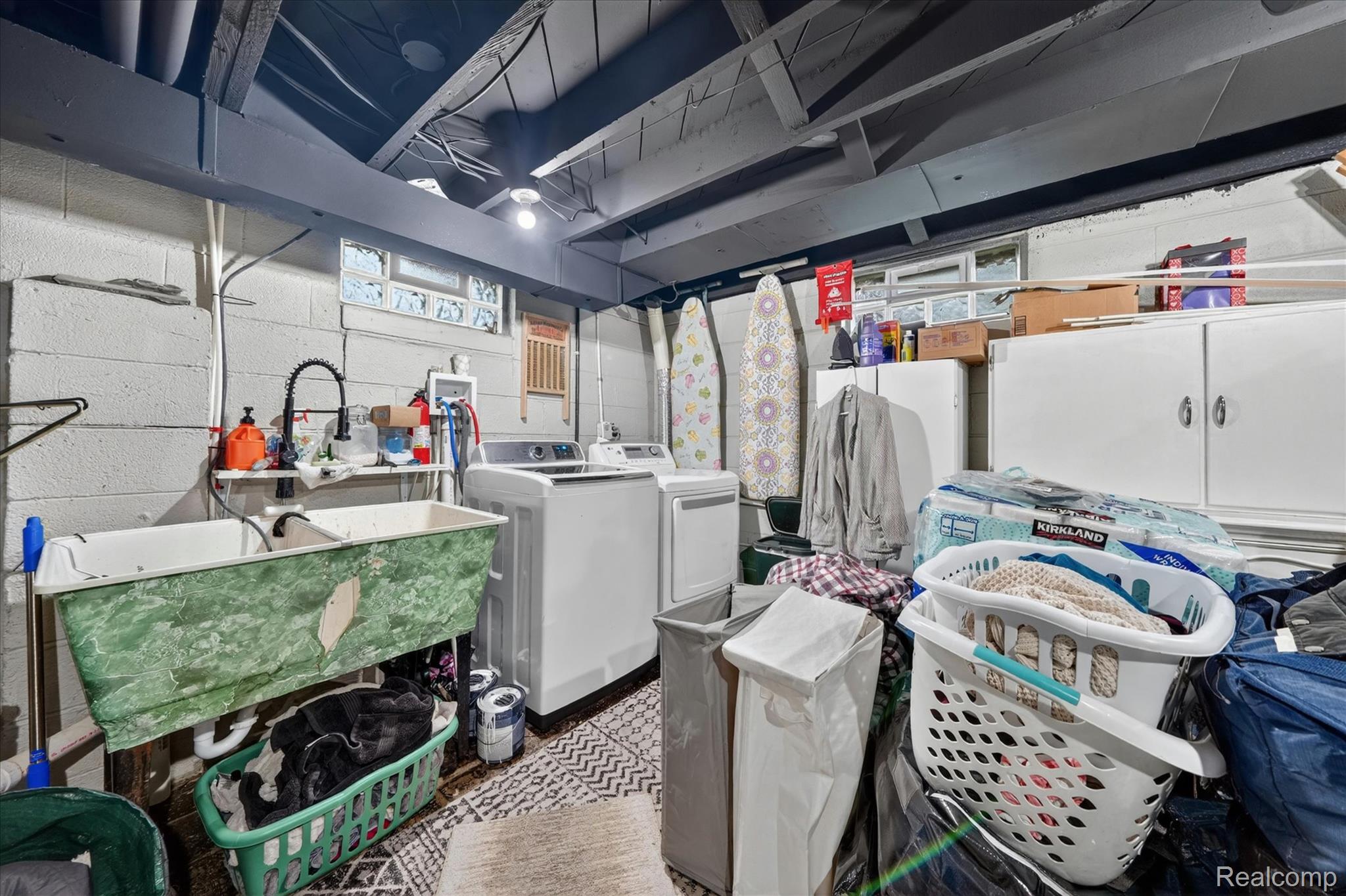 22729 Cleveland Street Dearborn, MI 48124 - Photo 26 of 32 28-22729-Cleveland-St-Dearborn-MI-48124-WindowStill.jpg