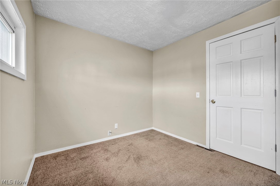 2727 McElwain Road Akron, OH 44312 - Photo 13 of 41