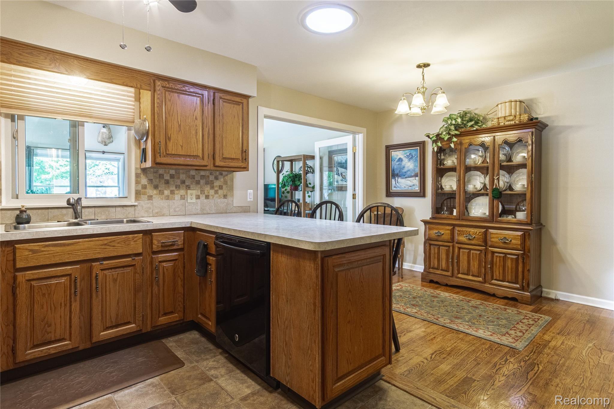 7244 Porter Road Grand Blanc, MI 48439 - Photo 5 of 29 Interiors (12 of 40).jpg