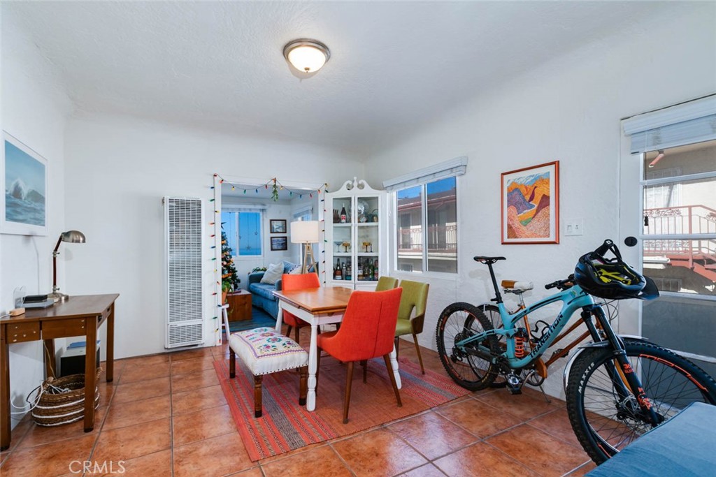 3809 Crest Drive Manhattan Beach, CA 90266 - Photo 2 of 12