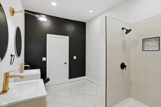 $2,400 | 1232 Keystone Avenue, Indianapolis, IN 46201