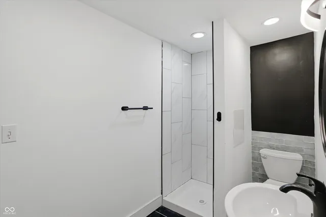 $2,400 | 1232 Keystone Avenue, Indianapolis, IN 46201