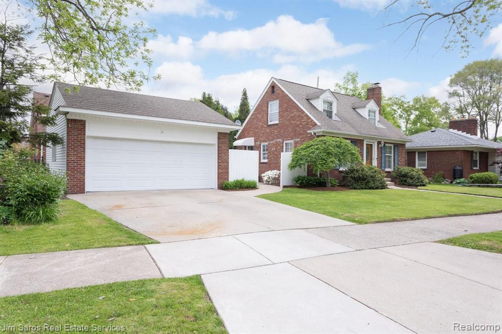 2050 Kenmore Drive Grosse Pointe Woods, MI 48236 - Photo 2 of 22