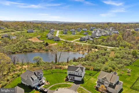 $1,200,000 | 35829 Peninsula Court, Round Hill, VA 20141