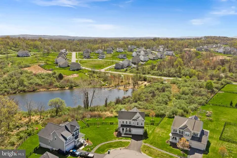 $1,200,000 | 35829 Peninsula Court, Round Hill, VA 20141
