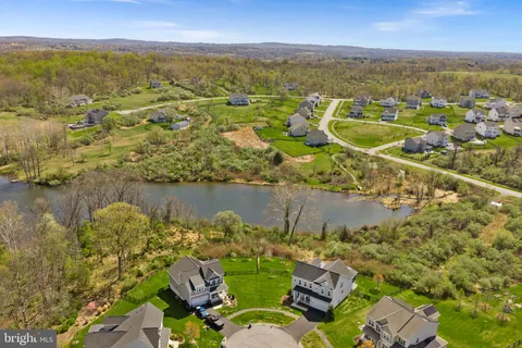 $1,200,000 | 35829 Peninsula Court, Round Hill, VA 20141