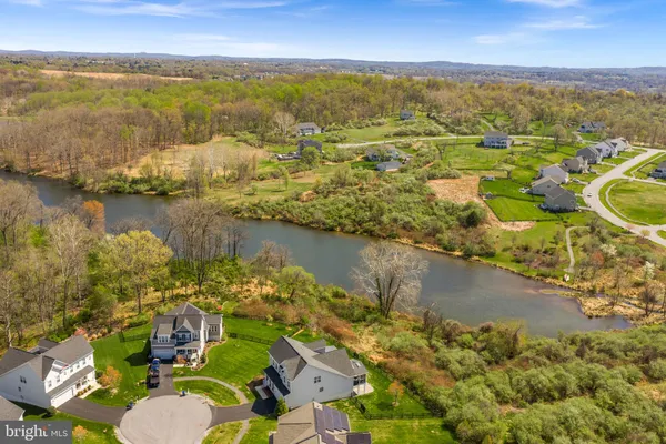 $1,200,000 | 35829 Peninsula Court, Round Hill, VA 20141