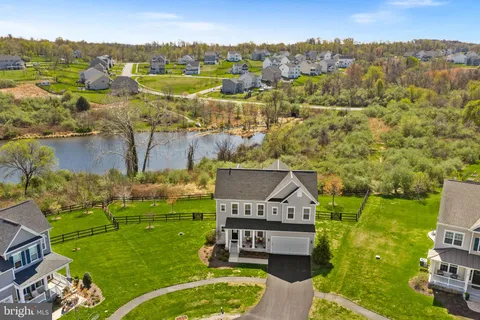 $1,200,000 | 35829 Peninsula Court, Round Hill, VA 20141