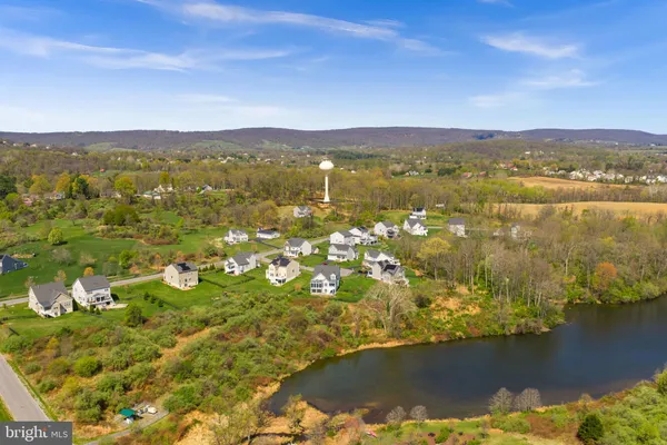 $1,200,000 | 35829 Peninsula Court, Round Hill, VA 20141