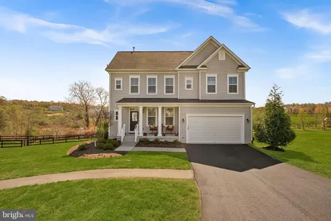 $1,200,000 | 35829 Peninsula Court, Round Hill, VA 20141
