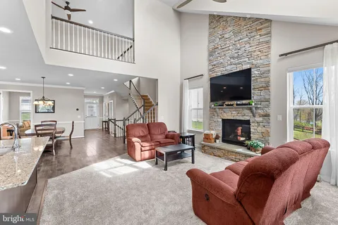 $1,200,000 | 35829 Peninsula Court, Round Hill, VA 20141