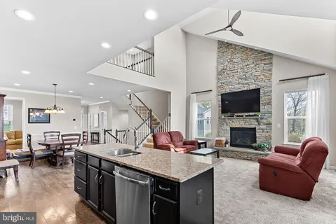 $1,200,000 | 35829 Peninsula Court, Round Hill, VA 20141