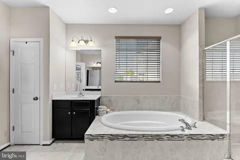 $1,200,000 | 35829 Peninsula Court, Round Hill, VA 20141