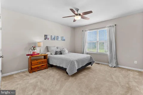 $1,200,000 | 35829 Peninsula Court, Round Hill, VA 20141