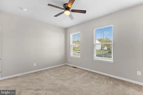 $1,200,000 | 35829 Peninsula Court, Round Hill, VA 20141