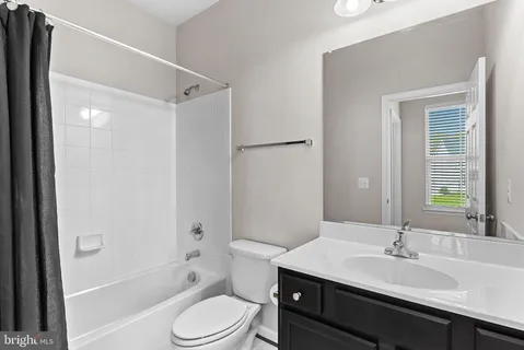 $1,200,000 | 35829 Peninsula Court, Round Hill, VA 20141