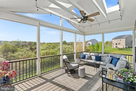 $1,200,000 | 35829 Peninsula Court, Round Hill, VA 20141