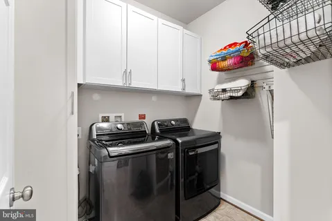 $1,200,000 | 35829 Peninsula Court, Round Hill, VA 20141