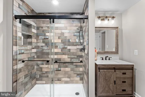 $1,200,000 | 35829 Peninsula Court, Round Hill, VA 20141