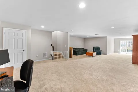 $1,200,000 | 35829 Peninsula Court, Round Hill, VA 20141