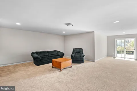 $1,200,000 | 35829 Peninsula Court, Round Hill, VA 20141