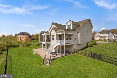 $1,200,000 | 35829 Peninsula Court, Round Hill, VA 20141