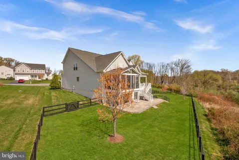 $1,200,000 | 35829 Peninsula Court, Round Hill, VA 20141