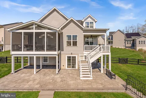 $1,200,000 | 35829 Peninsula Court, Round Hill, VA 20141