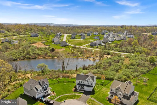 $1,200,000 | 35829 Peninsula Court, Round Hill, VA 20141