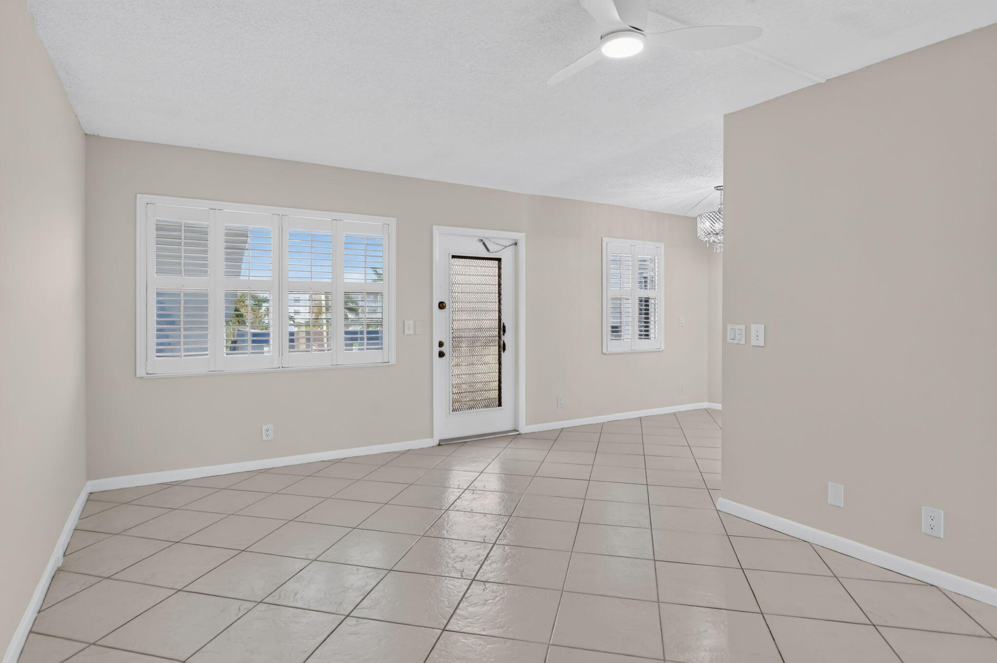3057 Yarmouth C Boca Raton, FL 33434 - Photo 10 of 59 5-web-or-mls-DSC_5813