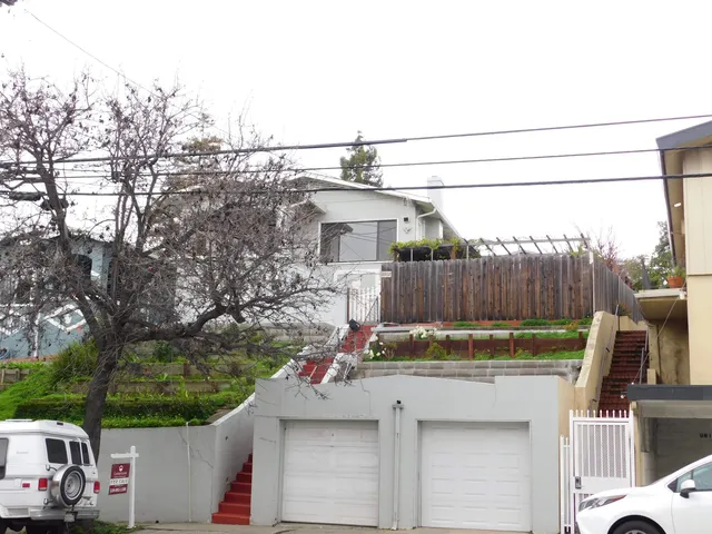 $670,000 | 2912 MacArthur Boulevard, Oakland, CA 94602