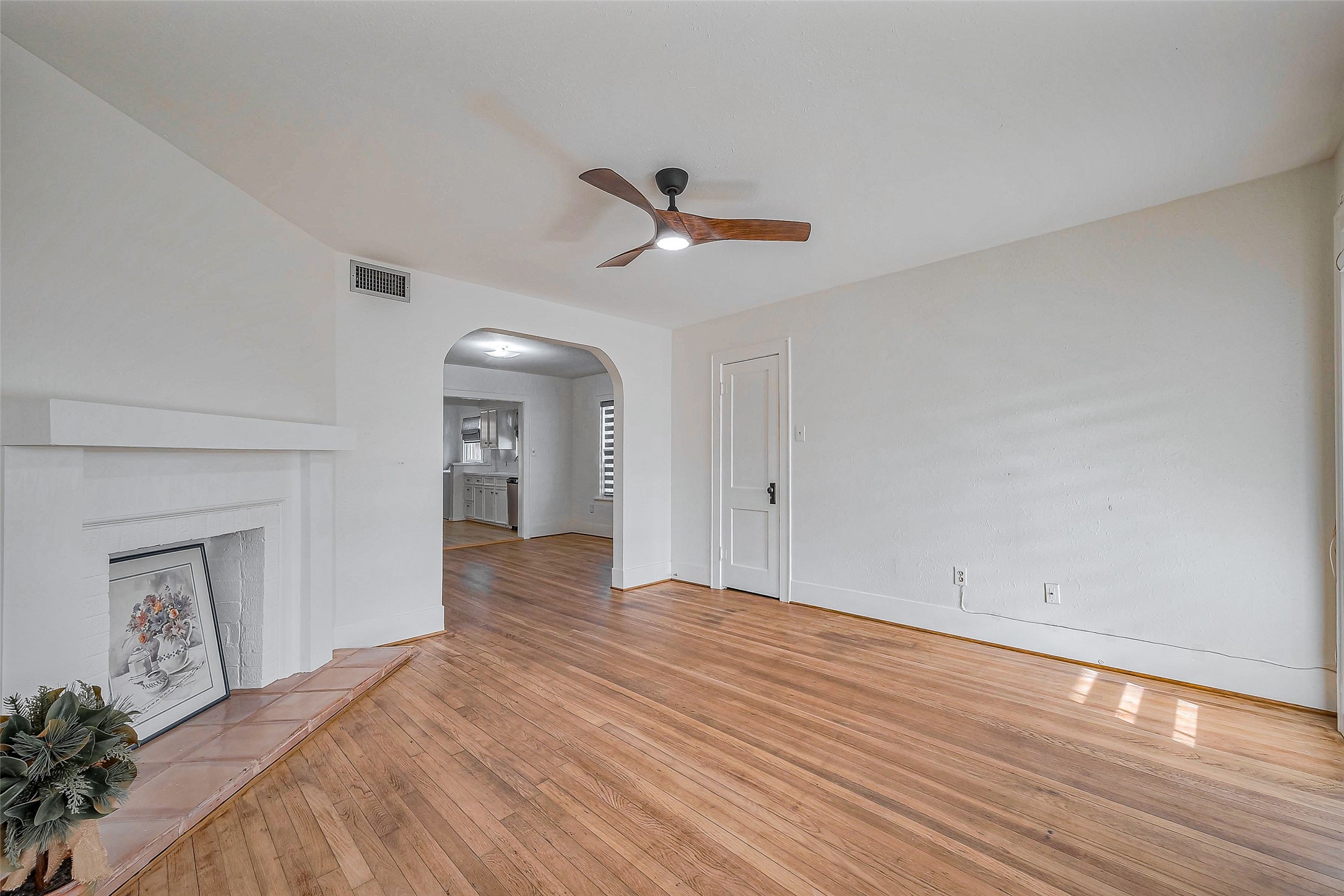 1614 Ridgewood Street Houston, TX 77006 - Photo 2 of 24
