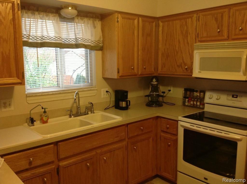 2777 Harrison Avenue Rochester, MI 48307 - Photo 11 of 24 photo 8.jpg