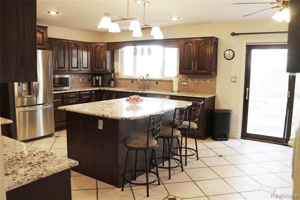 9170 Bennett Lake Road Fenton, MI 48430 - Photo 18 of 79