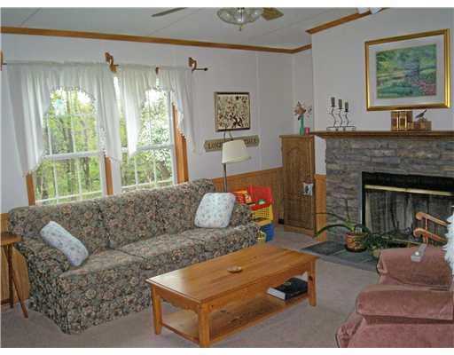 1023 Schendel Road Irwin, PA 15642 - Photo 6 of 16 Living Room.